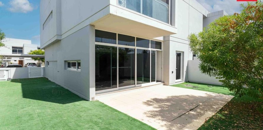 Таунхаус в Дубае, 3 спальни, 270.5м², № 135179