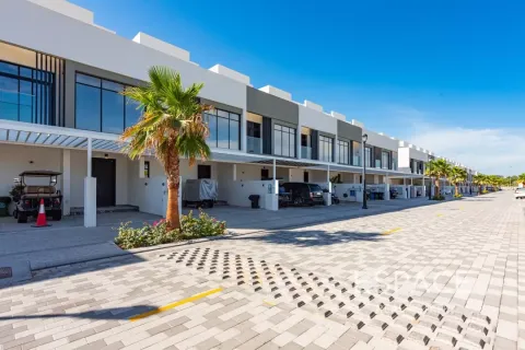 Villa à Jumeirah Luxury, Jumeirah Golf Estates, Dubai, 4 chambres, 317 m², № 61636 - photo 1