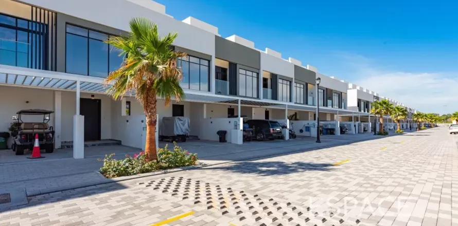 Villa à Jumeirah Luxury, Jumeirah Golf Estates, Dubai, 4 chambres, 317 m², № 61636
