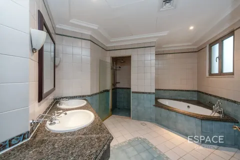 Villa in Palm Jumeirah, Dubai 5 bedrooms, 623 sq.m. № 61634 - photo 11