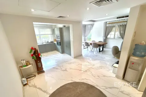 Villa in Springs 8, The Springs, Dubai 2 bedrooms, 167 sq.m. № 61621 - photo 2