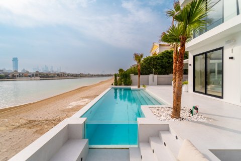Villa in Palm Jumeirah, Dubai 4 bedrooms, 567 sq.m. № 97055 - photo 3