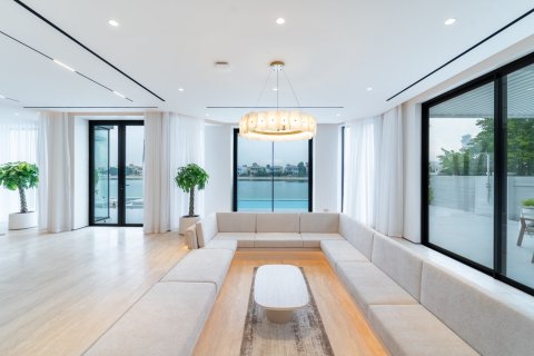Villa in Palm Jumeirah, Dubai 4 bedrooms, 567 sq.m. № 97055 - photo 6