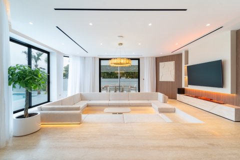 Villa in Palm Jumeirah, Dubai 4 bedrooms, 567 sq.m. № 97055 - photo 4