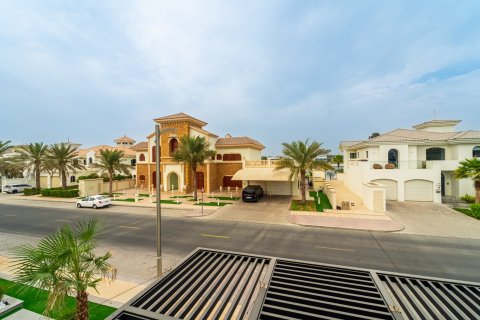 Villa in Palm Jumeirah, Dubai 4 bedrooms, 567 sq.m. № 97055 - photo 17