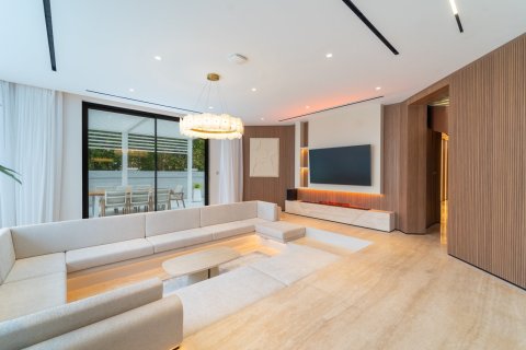 Villa in Palm Jumeirah, Dubai 4 bedrooms, 567 sq.m. № 97055 - photo 5