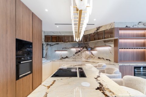 Villa in Palm Jumeirah, Dubai 4 bedrooms, 567 sq.m. № 97055 - photo 10