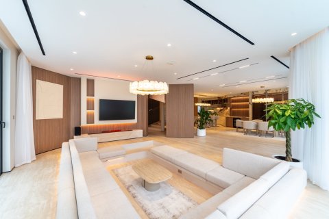 Villa in Palm Jumeirah, Dubai 4 bedrooms, 567 sq.m. № 97055 - photo 7