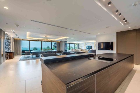 Apartment in Palm Jumeirah, Dubai 4 bedrooms, 776 sq.m. № 97049 - photo 15