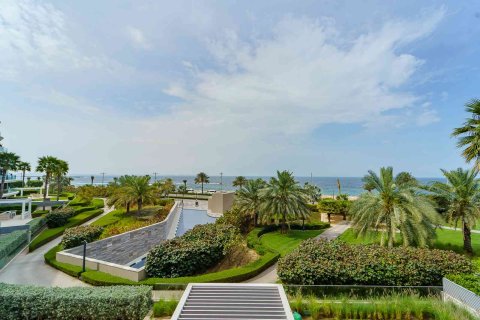 Apartment in Palm Jumeirah, Dubai 4 bedrooms, 776 sq.m. № 97049 - photo 4