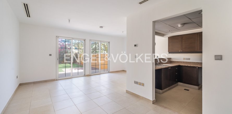 Townhouse in Jumeirah Village Triangle, Dubai 2 bedrooms, 152 sq.m. № 97054