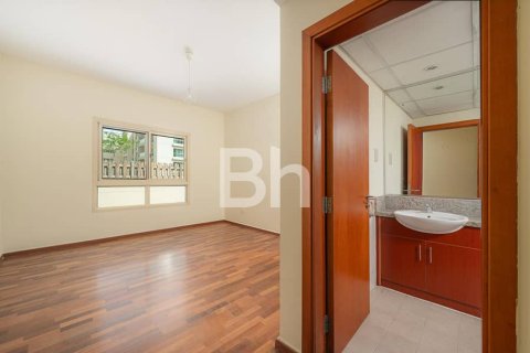 Снять в аренду квартиру в Дубае: 2 спальни, 188м², № 21470 - фото 11