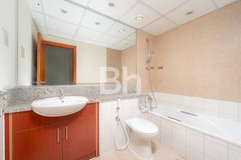 Снять в аренду квартиру в Дубае: 2 спальни, 188м², № 21470 - фото 19
