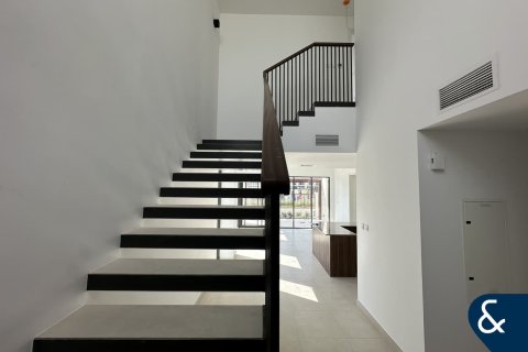 Villa in Town Square, Dubai 4 bedrooms, 379 sq.m. № 76338 - photo 8