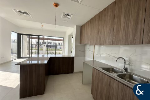 Villa in Town Square, Dubai 4 bedrooms, 379 sq.m. № 76338 - photo 6