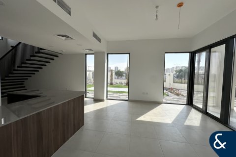 Villa in Town Square, Dubai 4 bedrooms, 379 sq.m. № 76338 - photo 5