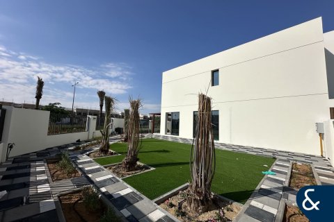 Villa in Town Square, Dubai 4 bedrooms, 379 sq.m. № 76338 - photo 1