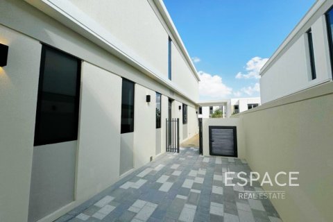 Villa in Tilal Al Ghaf, Dubai 4 bedrooms, 374 sq.m. № 61900 - photo 15