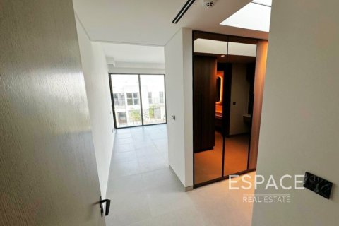 Villa in Tilal Al Ghaf, Dubai 4 bedrooms, 374 sq.m. № 61900 - photo 7