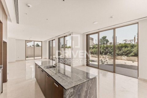 Villa in Dubai Hills Estate, Dubai 5 bedrooms, 731.43 sq.m. № 128904 - photo 3