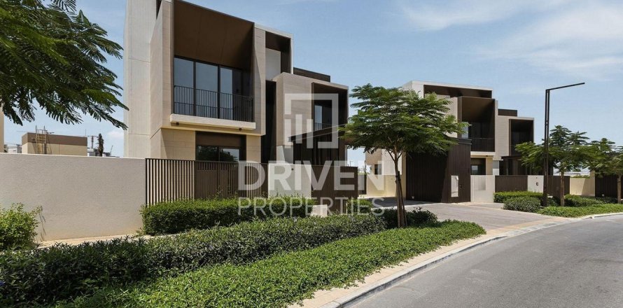 Villa in Dubai Hills Estate, Dubai 5 bedrooms, 731.43 sq.m. № 128904