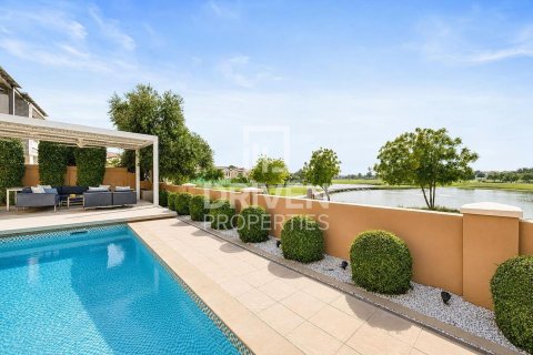 Villa en Sienna Lakes, Jumeirah Golf Estates, Dubai, 5 dormitorios, 817.83 m², № 138842 - foto 9