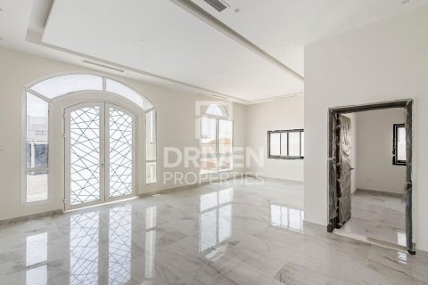 Villa in Nadd Al Sheba, Dubai 5 bedrooms, 1360.01 sq.m. № 138844 - photo 2