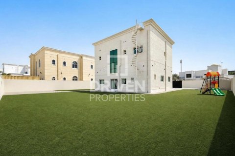 Villa in Nadd Al Sheba, Dubai 5 bedrooms, 1360.01 sq.m. № 138844 - photo 28