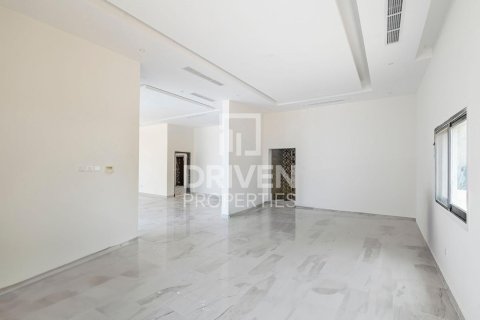 Villa in Nadd Al Sheba, Dubai 5 bedrooms, 1360.01 sq.m. № 138844 - photo 20