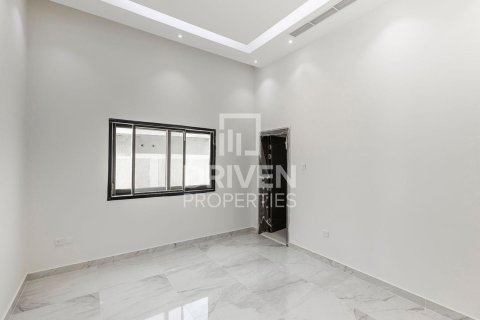 Villa in Nadd Al Sheba, Dubai 5 bedrooms, 1360.01 sq.m. № 138844 - photo 9