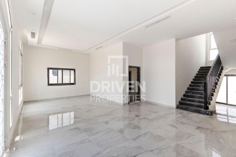 Villa en Nadd Al Sheba, Dubai, 5 dormitorios, 1360.01 m², № 138844