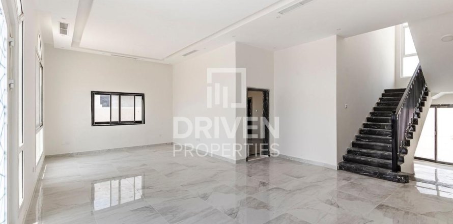 Villa in Nadd Al Sheba, Dubai 5 bedrooms, 1360.01 sq.m. № 138844