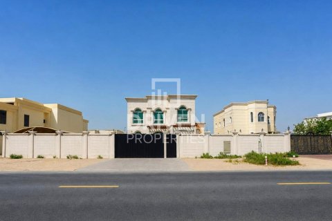 Villa in Nadd Al Sheba, Dubai 5 bedrooms, 1360.01 sq.m. № 138844 - photo 30