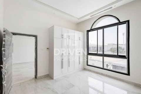 Villa in Nadd Al Sheba, Dubai 5 bedrooms, 1360.01 sq.m. № 138844 - photo 10