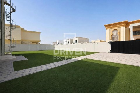 Villa in Nadd Al Sheba, Dubai 5 bedrooms, 1360.01 sq.m. № 138844 - photo 27