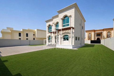 Villa in Nadd Al Sheba, Dubai 5 bedrooms, 1360.01 sq.m. № 138844 - photo 26
