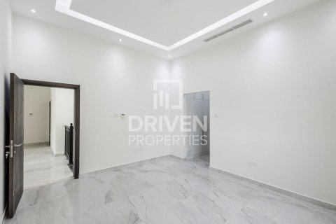 Villa in Nadd Al Sheba, Dubai 5 bedrooms, 1360.01 sq.m. № 138844 - photo 12