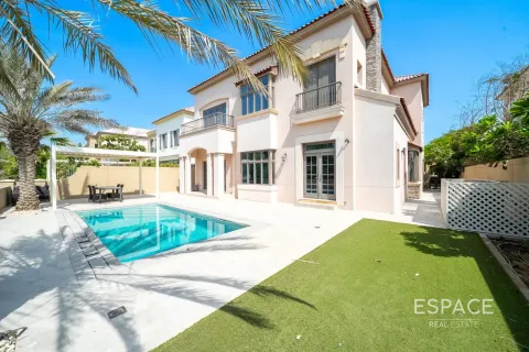 Villa in Jumeirah Golf Estates, Dubai 5 bedrooms, 530 sq.m. № 70096 - photo 1