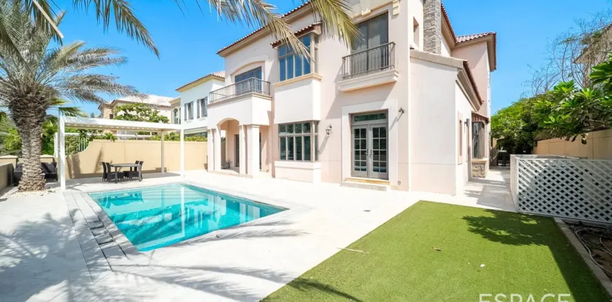 Villa in Jumeirah Golf Estates, Dubai 5 bedrooms, 530 sq.m. № 70096