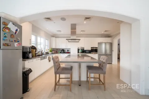 Villa in Jumeirah Golf Estates, Dubai 5 bedrooms, 530 sq.m. № 70096 - photo 8