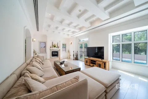 Villa in Jumeirah Golf Estates, Dubai 5 bedrooms, 530 sq.m. № 70096 - photo 2