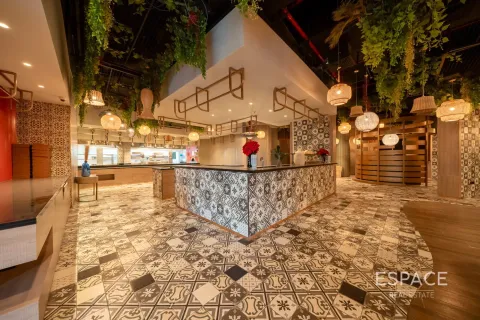 Shop in Business Bay, Dubai 733 sq.m. № 70098 - photo 1