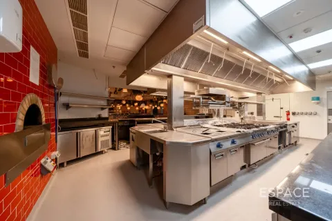 Shop in Business Bay, Dubai 733 sq.m. № 70098 - photo 4