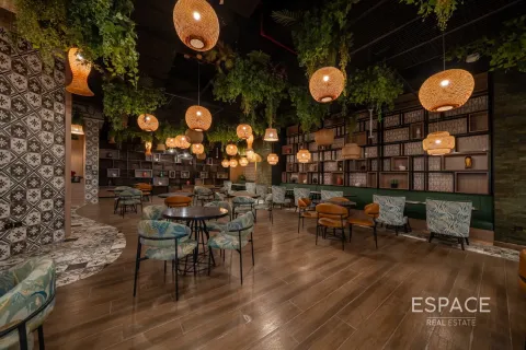 Shop in Business Bay, Dubai 733 sq.m. № 70098 - photo 2