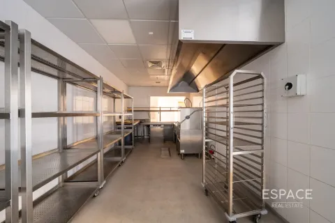 Shop in Business Bay, Dubai 733 sq.m. № 70098 - photo 5