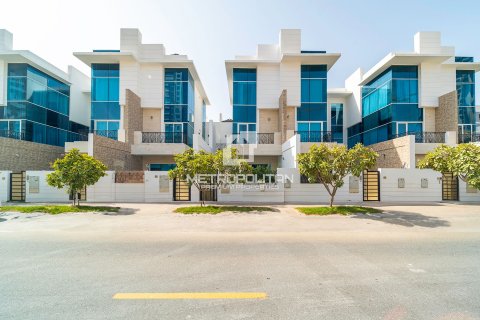 Купить таунхаус в Джумейра Вилладж Серкл, Дубай: 4 спальни, 487м², № 7558 - фото 1