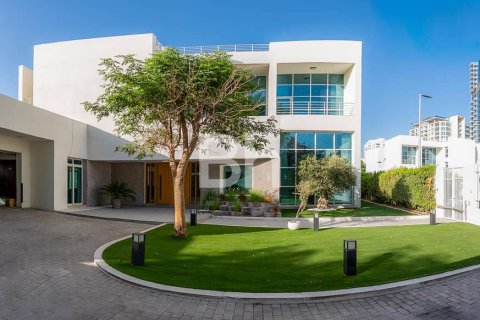 Villa in Al Sufouh, Dubai 5 bedrooms, 912 sq.m. № 21385 - photo 1