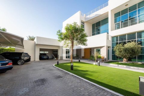 Villa in Al Sufouh, Dubai 5 bedrooms, 912 sq.m. № 21385 - photo 24