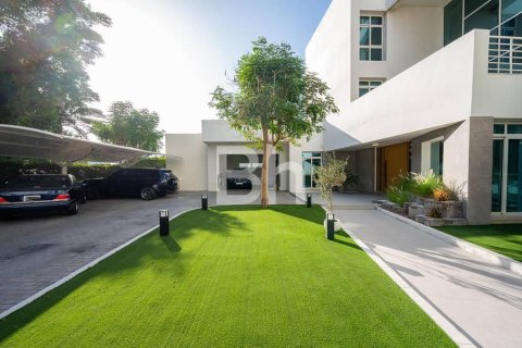 Villa in Al Sufouh, Dubai 5 bedrooms, 912 sq.m. № 21385 - photo 25