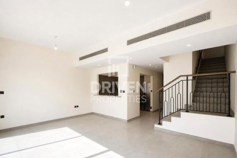 Townhouse in Damac Lagoons, Dubai 4 bedrooms, 144 sq.m. № 142702 - photo 1
